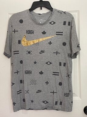 Nike Gray Short Sleeve Tee with Gold Swoosh and Black Icon Print. Size M
